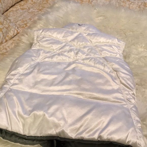 Vest - Picture 7 of 9